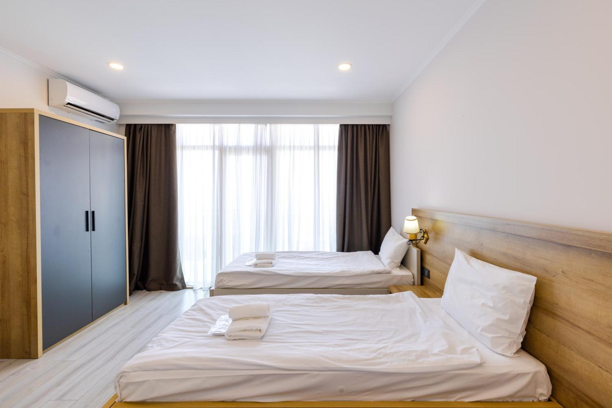 Aqua Batumi Hotel & Apartments Exterior photo