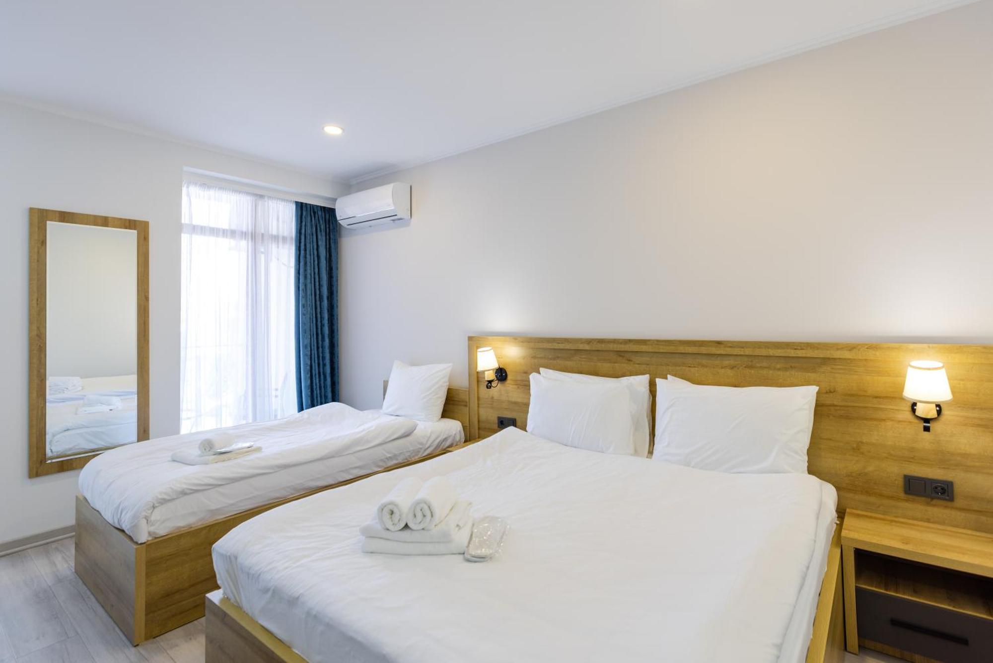 Aqua Batumi Hotel & Apartments Exterior photo